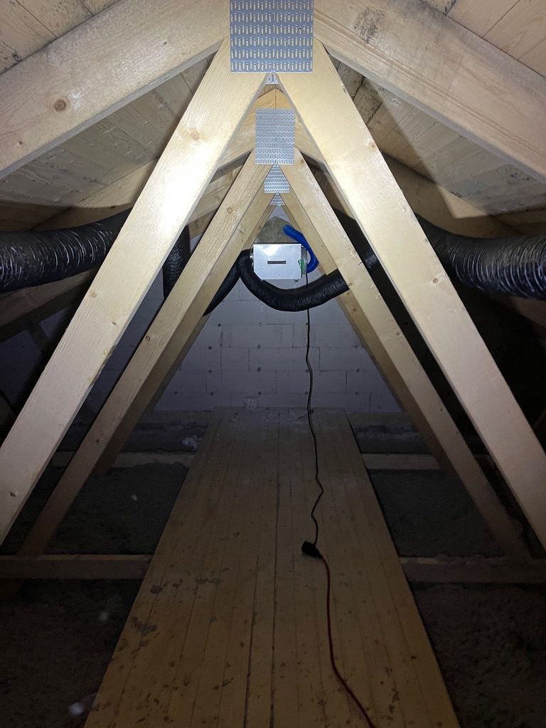 Installation avfuktare på vind